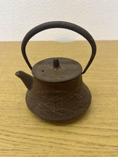 Ancienne théière en fer