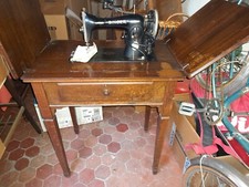 TABLE ANCIEN.E DE COUTURE SINGER 
