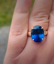 Bague cocktail or jaune saphir bleu diamants moissanites