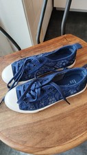 Baskets dentelle bleu