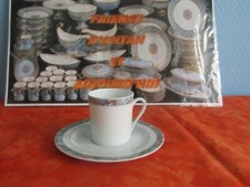 Tasse à café en porcelaine de limoges par Philippe Deshoulières decorée a foecy