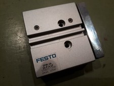 verin pneumatique à guidages