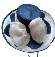 Capeline bicolore  bleue et beige clair de Lorentz Chapeau De Mariage