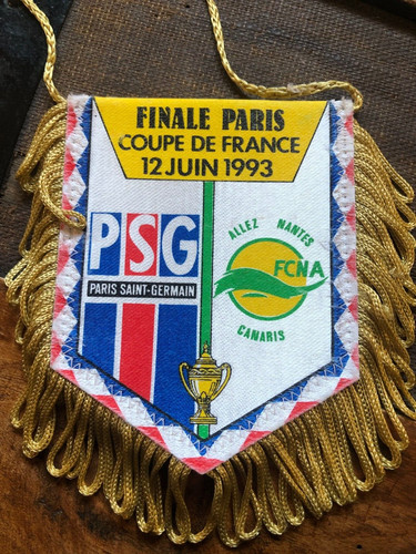 Petit fanion psg v fc - fanion, ))