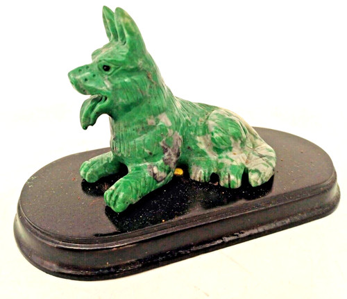 Sculpture chien pierre - en,