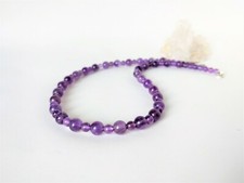 Collier améthyste 36 cm,  pierres 4 mm et 6 mm. Ras du cou pierres fines.