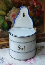 ANCIENNE BOÎTE À SEL EN