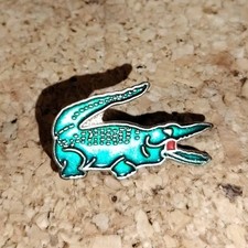 Pin's Pin Lacoste Logo Crocodile, Vêtements Parfums Luxe Vintage
