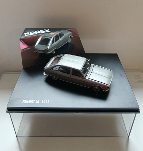 Renault gris 1968 - 16,