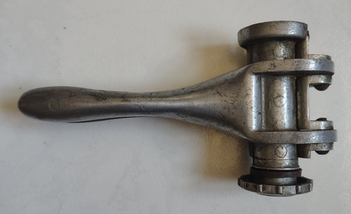 Ancienne bouchonneuse manuelle