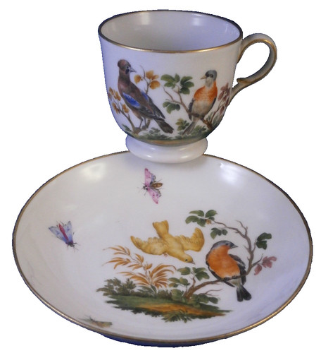 Ancienne tasse sous - ancienne, en