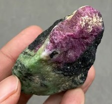 Rubis brut et Zoisite du