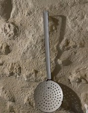 Ancien ustensile  de cuisine écumoire en tôle émaillée Blanc Année 30