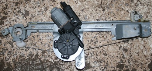 Mécanisme avec moteur - , lève