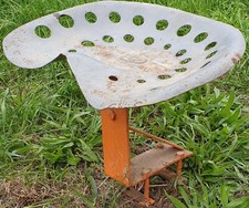 Chaise,fauteuil,tabouret,ancien siège de tracteur 