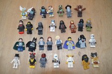 LEGO lot de 30  mini figurines  " Cinema ,Serie TV , BD ...."