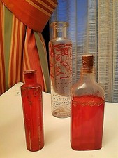 lot 3 anciens flacons verre, peints à la main , rouges et dorés