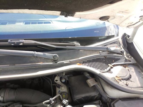 Moteur essuie glace avant