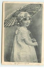 Fantaisie - Fillette jouant avec une ombrelle chinoise - 20539