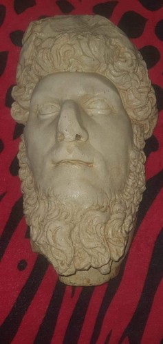 Sculpture masque mural