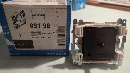 Arnould initia 69196 - -,