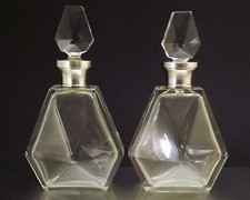 CHRISTOFLE PAIRE DE FLACONS CARAFES ART DECO CRISTAL ET ARGENT MASSIF VERS 1930