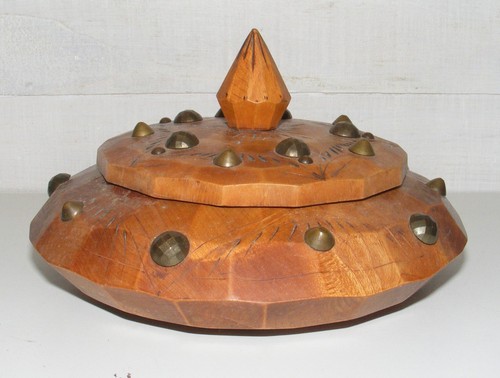 Boite ronde bois clouté - bois,