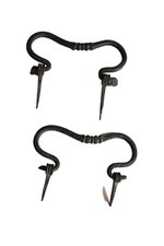 Paire de très belles poignées de meuble en fer forgé. XVIIIe ou plus ancien.