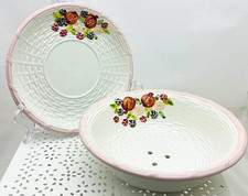 FG céramique ancien égouttoir à fruits avec décor en barbotine fruits blanc/rose