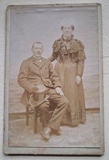 Photo ancienne COUPLE Femme à coiffe  - Hebert Paris - vers 1900 - 10 x 15,5 cm