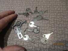 Lot Petites Clés d'Ancien Cadenas Boite tôle Coffre Coffret