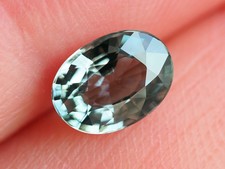 MINE NATURELLE - SAPHIR OVALE VERT BLEUTÉ 1,22 CTS.