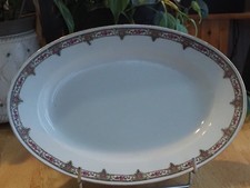 Plat porcelaine lions de faience dlg Limoges, Frise de roses .Long 33 cm. TBE