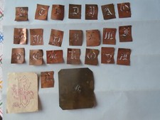 Lot de 22 lettres pochoirs anciens en cuivre+ 1 en métal