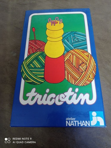 Ancienne boîte tricotin en - /,