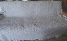 Ancien dessus de lit ,tricot point irlandais ,motif vigne raisins plaid canapé ,