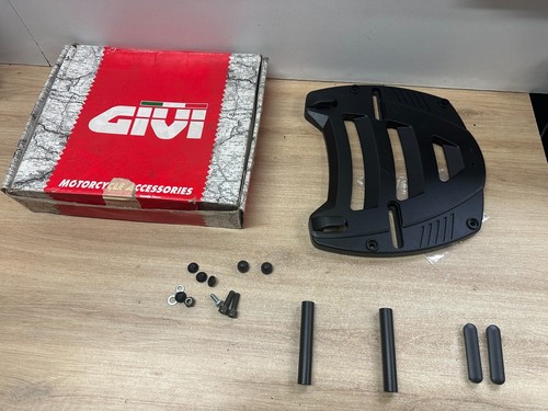 Une platine givi pour scooter - pour,