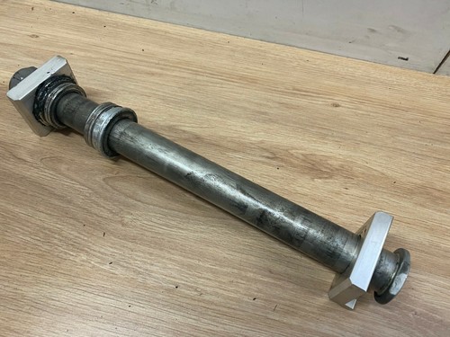 Axe roue arriere entretoise - arriere,
