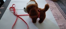 Peluche chien électronique marche et aboie.