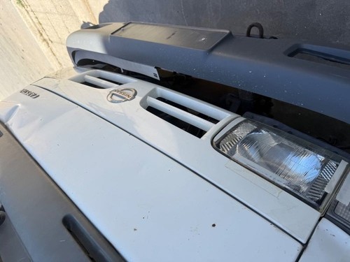 Grille gauche capot - capot, nissan