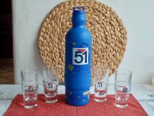 une gourde isotherme pastis 51 et 4 verres assortis pastis 51