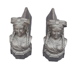 Paire de chenets en fonte fin XIX ème buste de femme Alsace