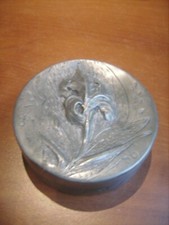 Belle boîte ronde en étain