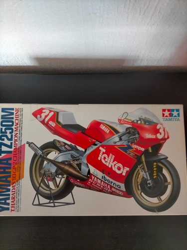 Maquette moto très - moto,