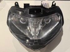 UN OPTIQUE FEU PHARE AVANT