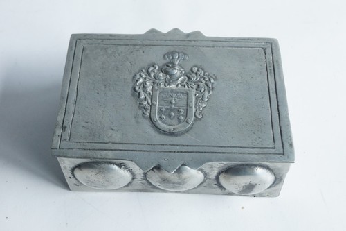 Boite étain armoiries