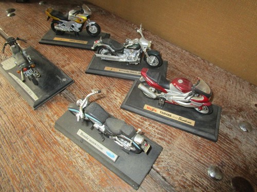 Lot motos miniatures - 5,