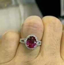 Bague ovale en diamant rubis