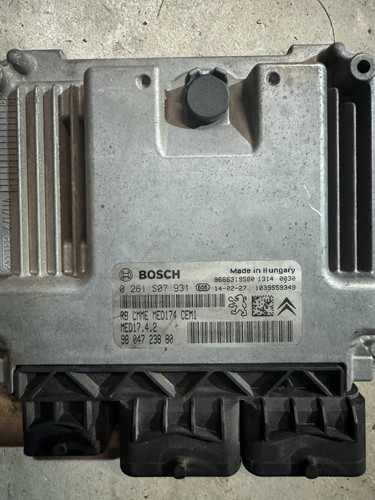 Calculateur moteur peugeot - calculateur,
