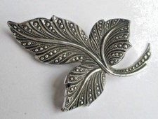 Ancienne broche feuille